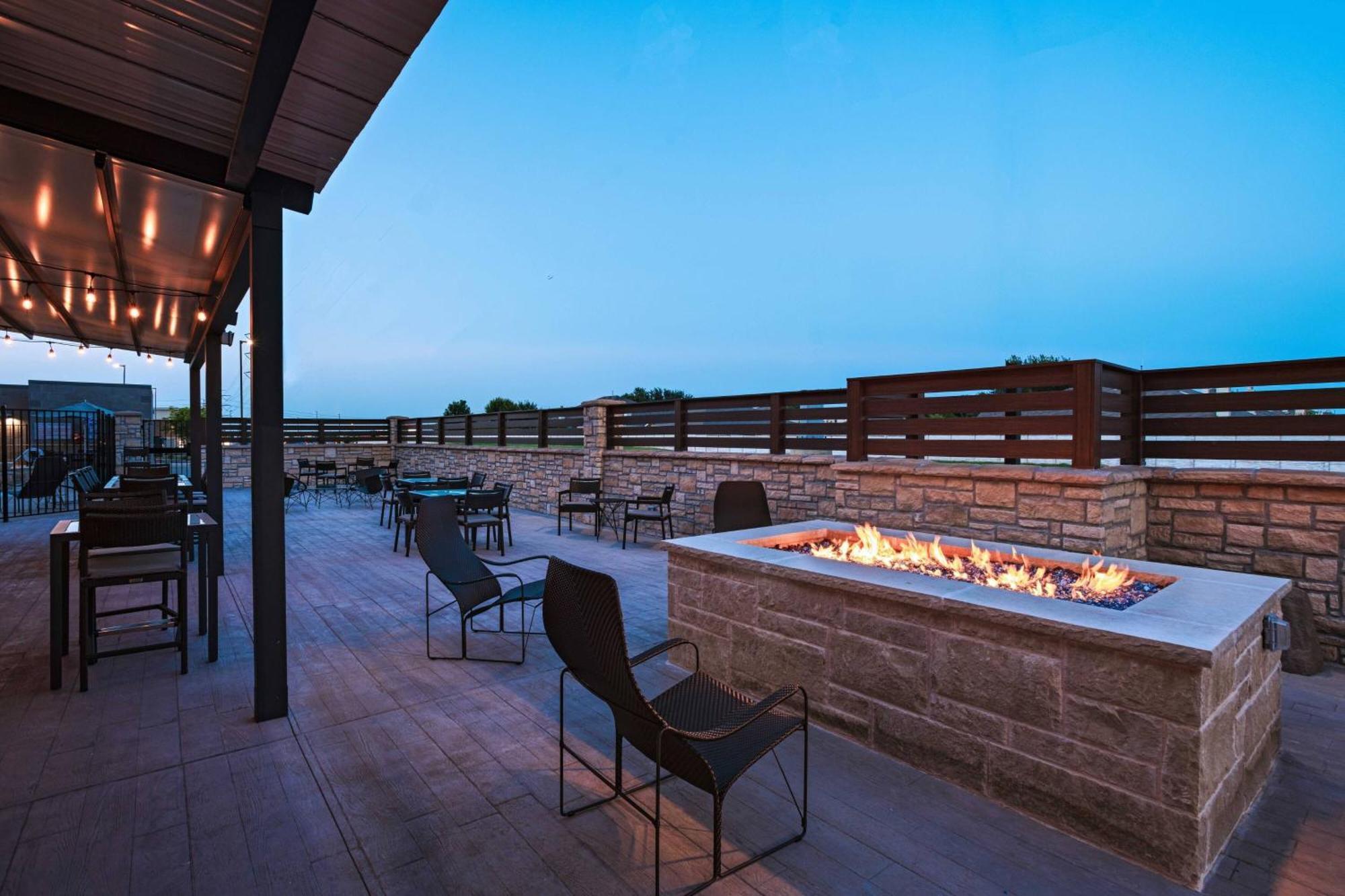 Courtyard Dallas Grand Prairie Exterior foto